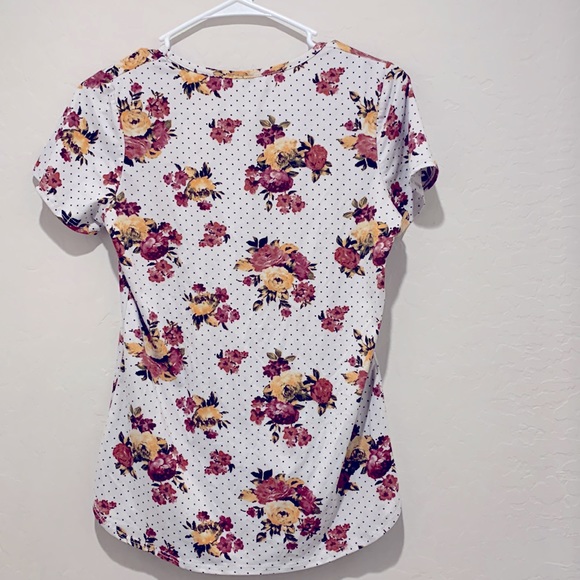 Flower top 💐 - Picture 2 of 3